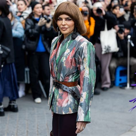 lisa rinna bowl cut|Lisa Rinnas Bowl Cut at Paris Fashion Week 